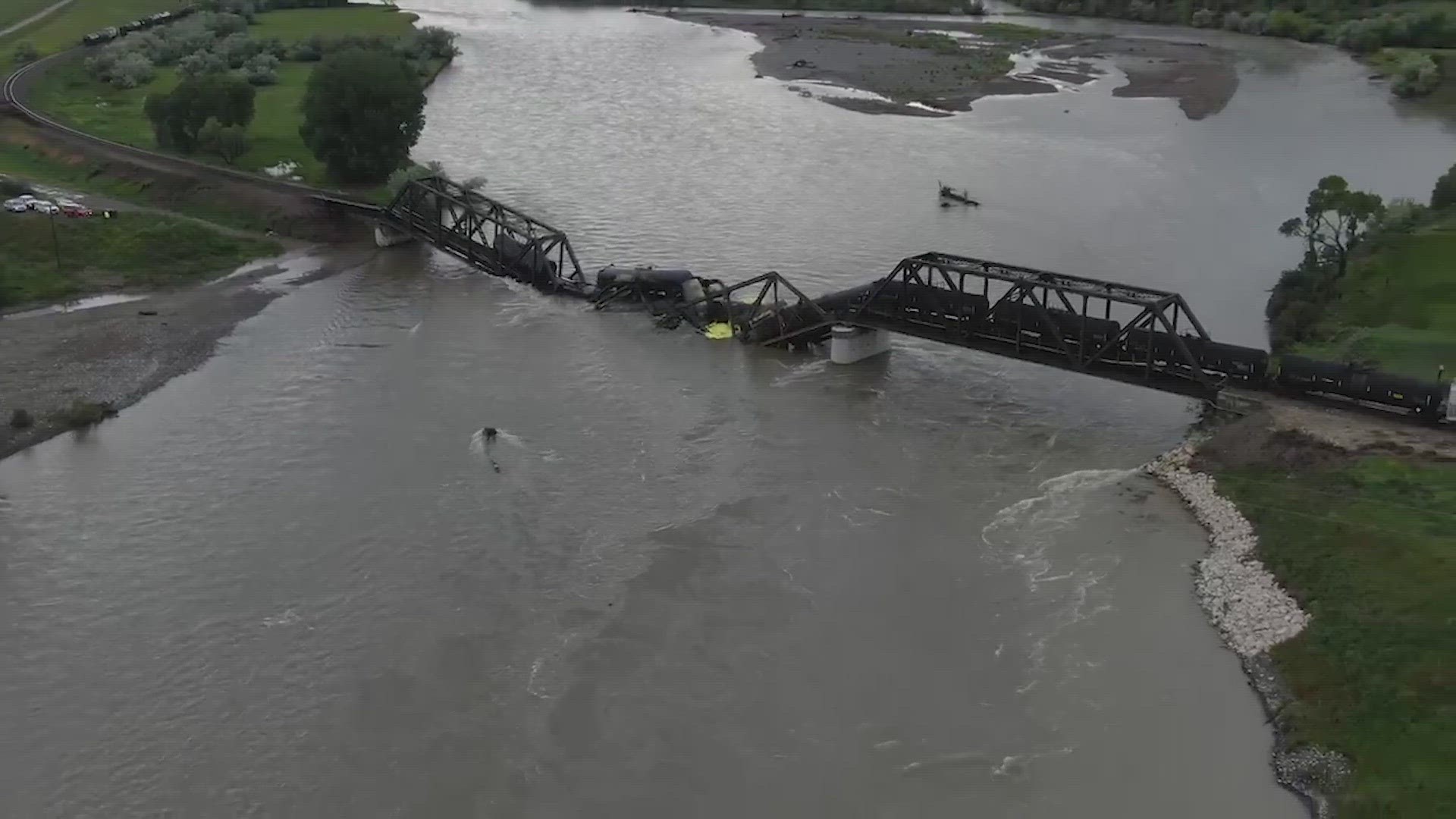 Мост рухнул в американском штате мэриленд. Мост через речку. Авария на железной дороге.