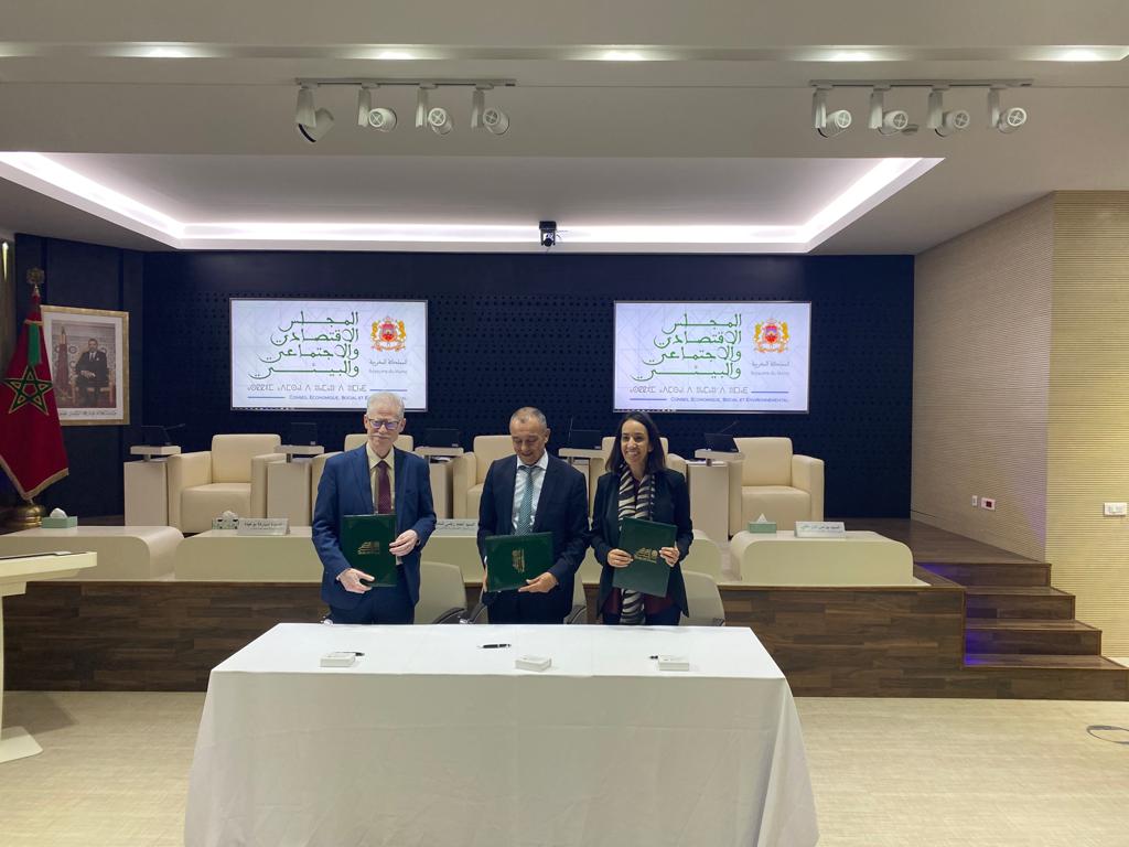 اتفاقية شراكة بين جمعية جهات المغرب والمجلس الاقتصادي والاجتماعي والبيئي والمديرية العامة للجماعات الترابية