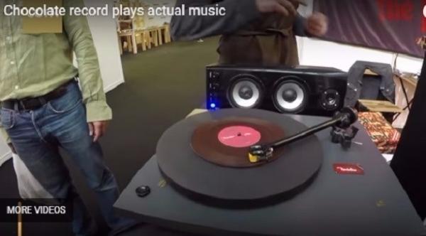 بالفيديو: آلة من الشوكولاه تعزف الموسيقى في حفل بلندن