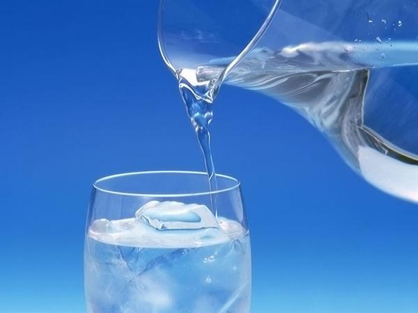 ما أفضل وقت خلال اليوم لشرب الماء؟