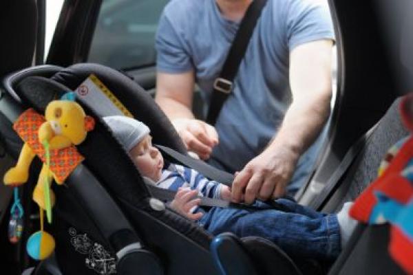 دراسة: نوم الرضع في مقاعد السيارة خطر
