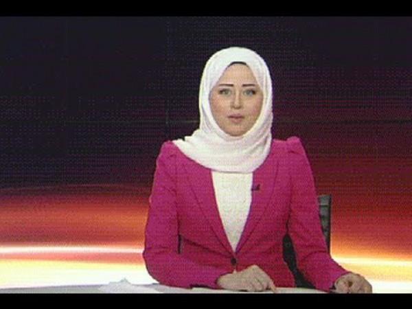 بالفيديو .. مذيعة بقناة «الجزيرة» تتعرض لموقف محرج على الهواء