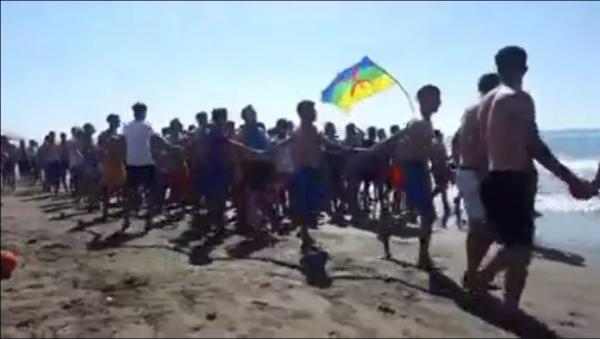 مسيرات احتجاجية جديدة بشواطئ الحسيمة لكن هذه المرة في غياب الأمن (فيديو)