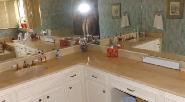 أمريكي ينشر صوره عارياً بالخطأ في إعلان لبيع المنزل