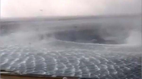 بالفيديو: دوامة مائية تبتلع جزءاً من البحر في اسكوتلندا