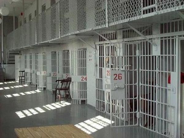 حقيقة حلول لجنة برلمانية بسجن آيت ملول بعد تفجر قضايا الإنتحار والجنس