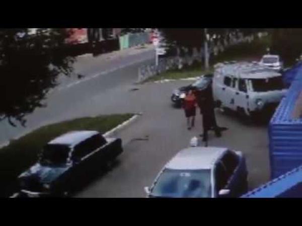 بالفيديو: لحظة اختطاف طالبة مدرسة بسيارة في جنوب روسيا