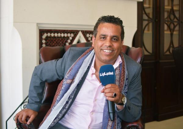 الكوميدي "عبد الفتاح جوادي" يتشفى في "دنيا باطمة" ويتهمها بالتسبب في مغادرته للمغرب