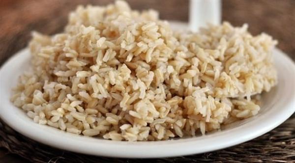 فوائد ثمينة تشجع على تناول الأرز البني