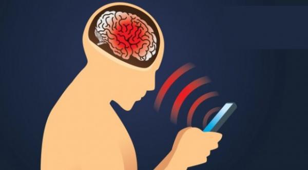 دراسة تحذر: الادمان على الهاتف والحاسوب يُعرض المخ للتلف