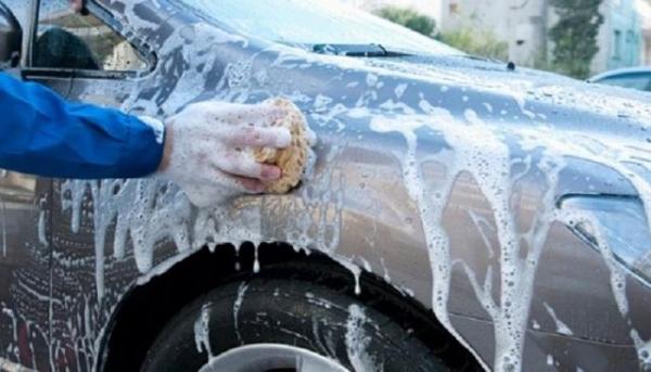 أخطاء تضر بطلاء سيارتك  عند غسلها ، تجنبها !!