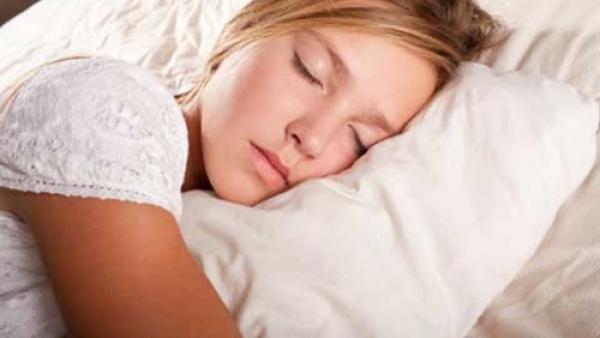 7 أطعمة تساعدك على النوم وتخلصك من الأرق