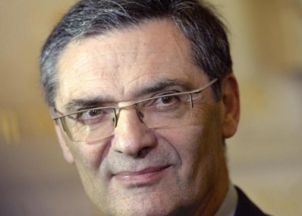 وفاة وزير فرنسي سابق جراء إصابته بكورونا