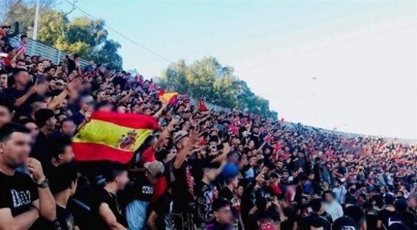 محاكمة 4 مشجعين رفعوا علم إسبانيا في مباراة بالبطولة المغربية