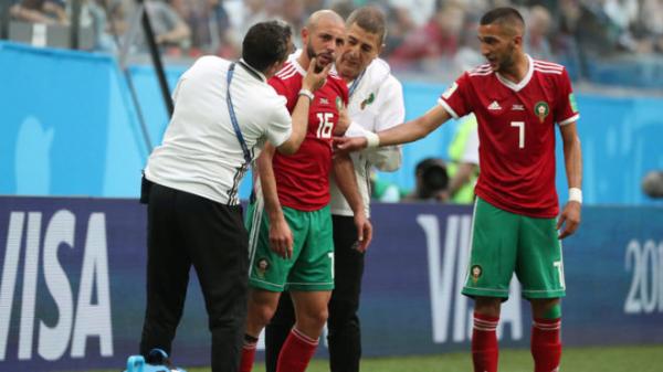 رغم الضجة العالمية ..طبيب المنتخب المغربي يدافع عن "صفعه" أمرابط