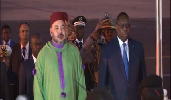الملك محمد السادس يصل إلى دكار و يلتقي بالرئيس السنغالي