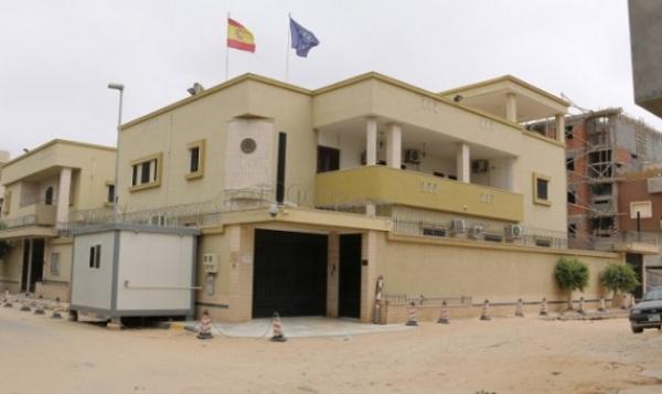 تنظيم "الدولة الإسلامية" يتبنى تفجير سفارة إسبانيا بطرابلس