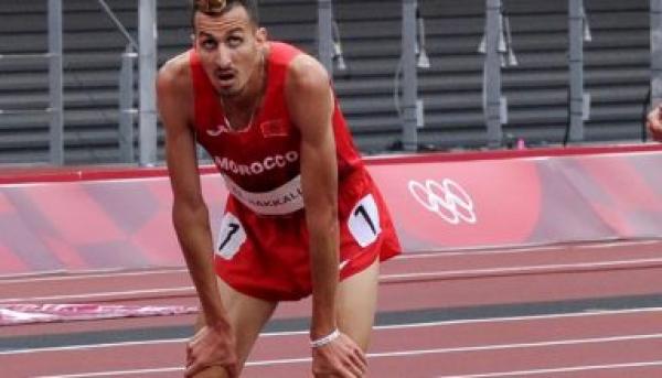البطل المغربي "سفيان البقالي" يتحدث بتفصيل عن الأسباب الحقيقية التي جعلته ينسحب من سباق 1500 متر