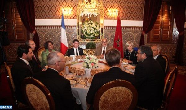 الملك يقيم مأدبة عشاء على شرف الوزير الأول الفرنسي يترأسها رئيس الحكومة