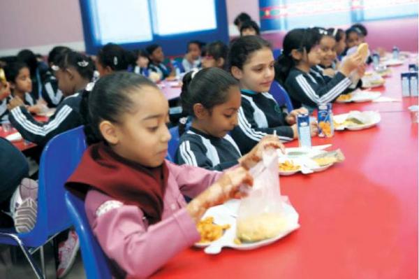 وزارة التربية الوطنية والتكوين المهني تخصص 900 مليون درهم لقطاع الإطعام المدرسي