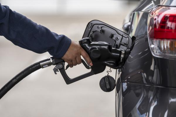 الرئيس الأمريكي يطلب تحقيقا حول ارتفاع أسعار الوقود في بلاده