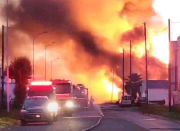 لم يتم تسجيل خسائر بشرية..السلطات تعلن السيطرة على حريق مستودع الغاز بالمحمدية
