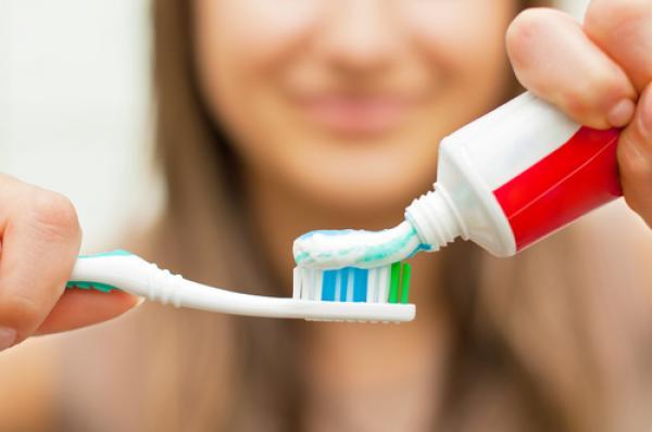 طرق العناية بالأسنان خلال فترة الحمل