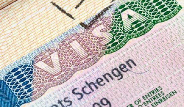 الاتحاد الأوروبي يدرس تقييد إصدار التأشيرات لمواطني الدول "غير المتعاونة"