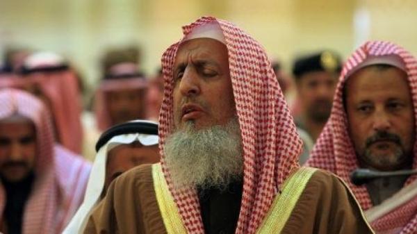 مفتي السعودية يحذر من "الفتنة" بعد الهجوم على مسجد شيعي شرقي المملكة