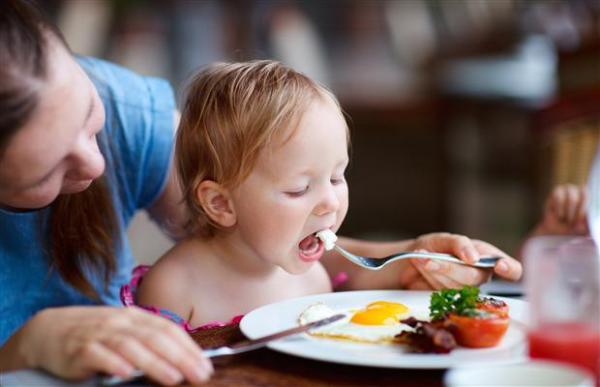 دراسة تنصح بأهمية تناول البيض مع الخضراوات الطازجة