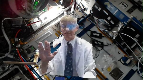 كيف نقلت وكالة "ناسا" طبيباً إلى الفضاء في لحظة؟