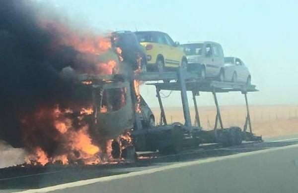 حريق مهول يأتي على عدد من السيارات الجديدة في الطريق السيار بين البيضاء و مراكش (صور)