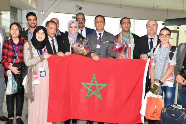 بعد تشريفها للمغرب والمغاربة بـمسابقة "تحدي القراءة"...هكذا تم استقبال التلميذة المتألقة "فاطمة الزهراء أخيار" بمطار الدار البيضاء