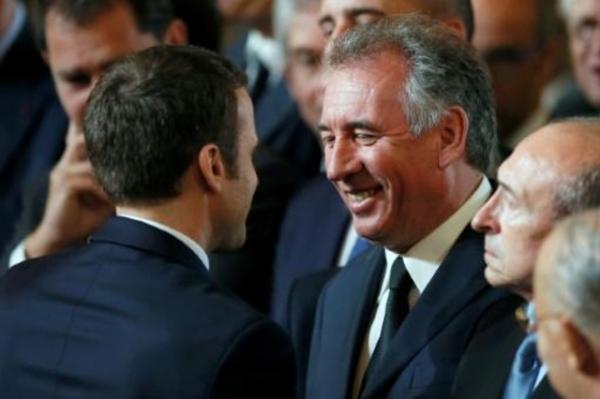 فرنسا: إستقالة أربعة وزراء على خلفية تحقيق في قضايا فساد