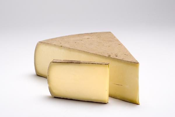هذه أخطار الإفراط في تناول الجبن