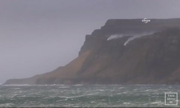 بالفيديو: مياه شلال "تسقط" من أسفل إلى أعلى