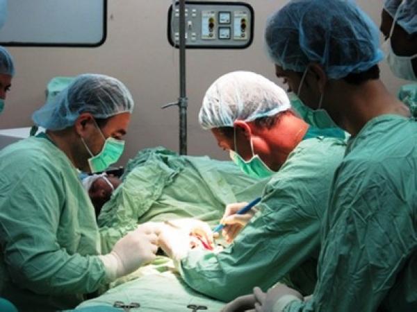 نجاح أول عملية جراحية لاستبدال الصمام الأبهري والأورطي بمستشفى محمد السادس بطنجة