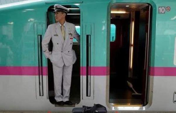 من كوكب اليابان: إحالة سائق قطار على التحقيق بسبب تأخره دقيقة !!