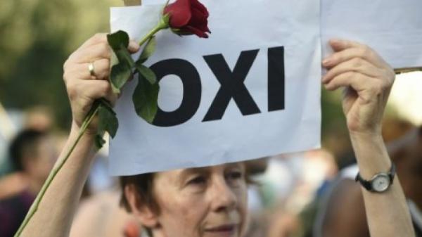 اليونانيون يحددون مصير بلادهم في استفتاء تاريخي