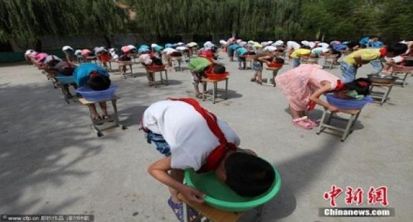 مدرسة صينية تدرب الطلاب على الغرق!