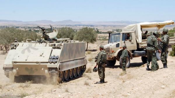 مقتل جنديين تونسيين في مواجهات مع "إرهابيين" على الحدود مع الجزائر