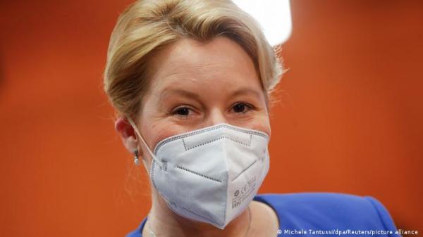 وزيرة الأسرة الألمانية تستقيل إثر الجدل حول أطروحتها للدكتوراه