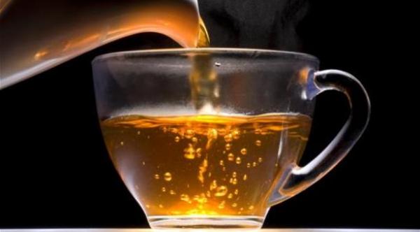  يُعتَقَد أن الشاي الأسود مفيد في منع التسوس 