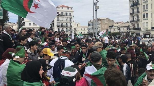 الجزائريون في الخارج يختارون رئيسا للجمهورية