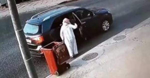 بالفيديو.. رد فعل لص اكتشف كاميرا مراقبة لدى سرقته منزل بالكويت