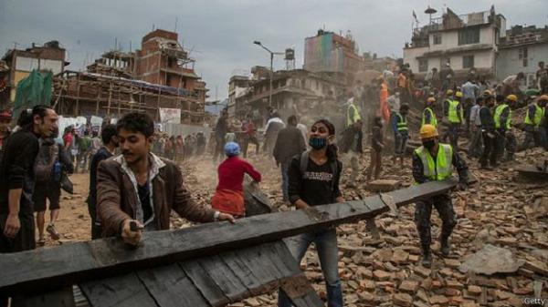 ارتفاع عدد ضحايا زلزال نيبال إلى1251 قتيلا