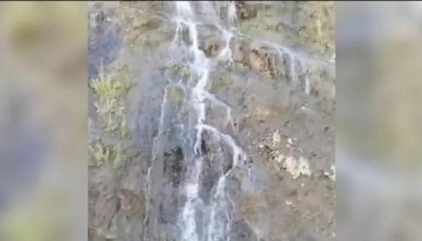 تفجر عشرات الشلالات المائية في مناطق ضربها الزلزال(فيديو)
