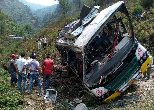 مقتل 24 شخصا إثر سقوط حافلة في نهر غرب الهند