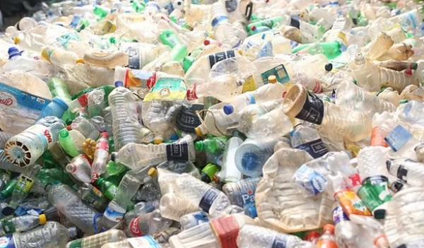 علماء يكتشفون طريقة لتحويل النفايات البلاستيكية إلى نكهة الفانيليا بواسطة الهندسة الوراثية