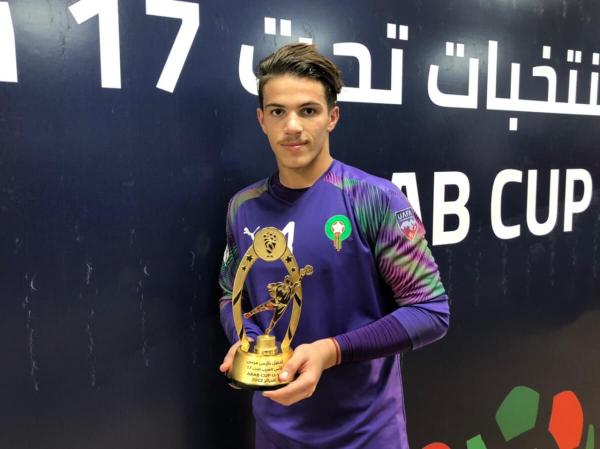 حارس المنتخب المغربي "طه بنغزيل" يحصد ثمار تألقه في كأس العرب
